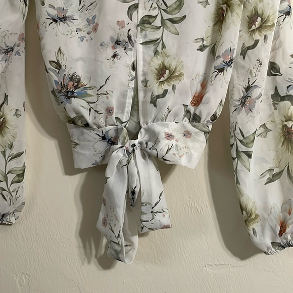 Windsor Floral Wrap Blouse with Bow Closure Size SMALL - Picture 3 of 5